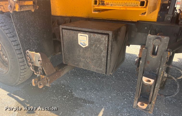 image for item EK8600 2006 International  7400 dump truck