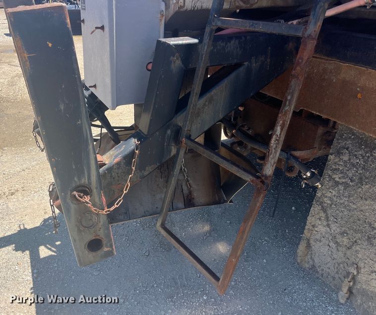 image for item EK8600 2006 International  7400 dump truck