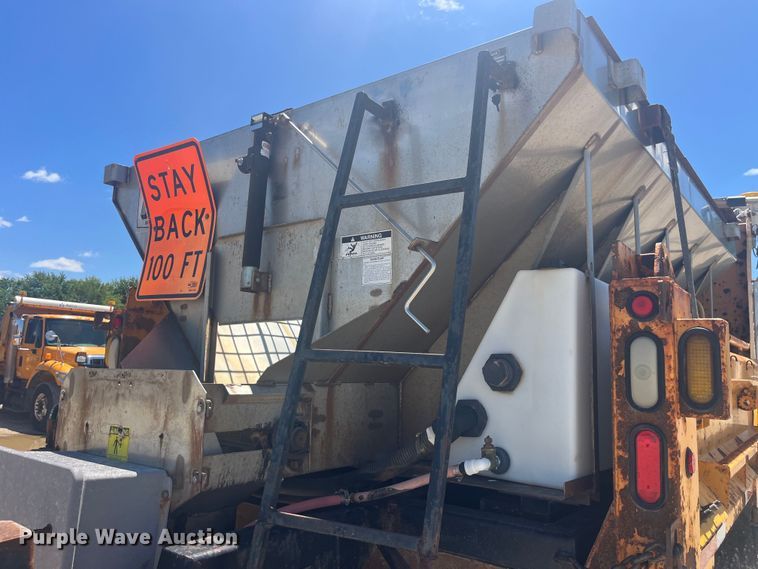 image for item EK8600 2006 International  7400 dump truck