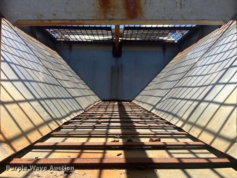 image for item EK8600 2006 International  7400 dump truck