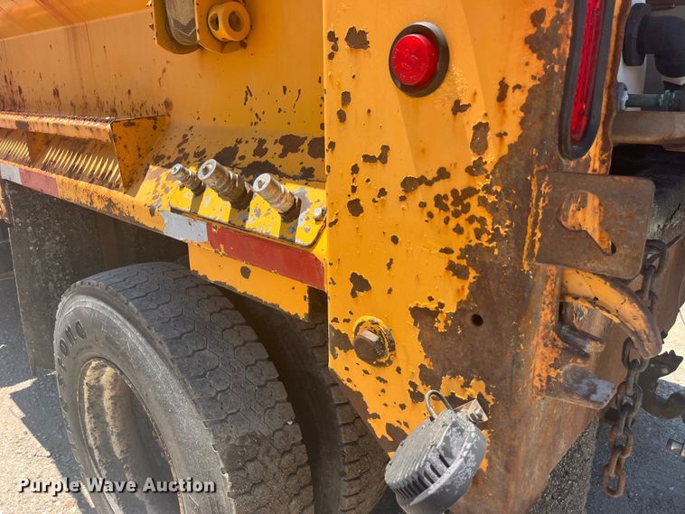 image for item EK8600 2006 International  7400 dump truck