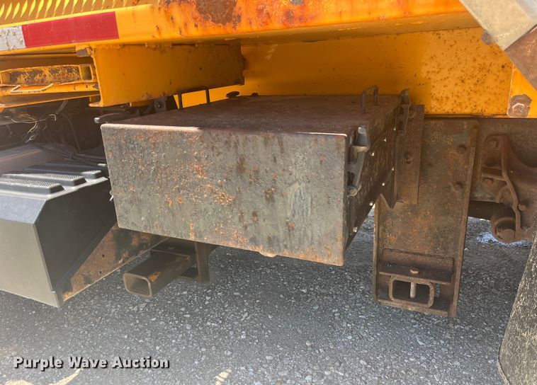 image for item EK8600 2006 International  7400 dump truck