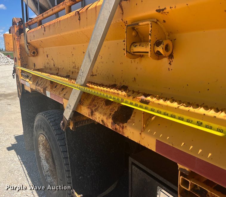 image for item EK8600 2006 International  7400 dump truck