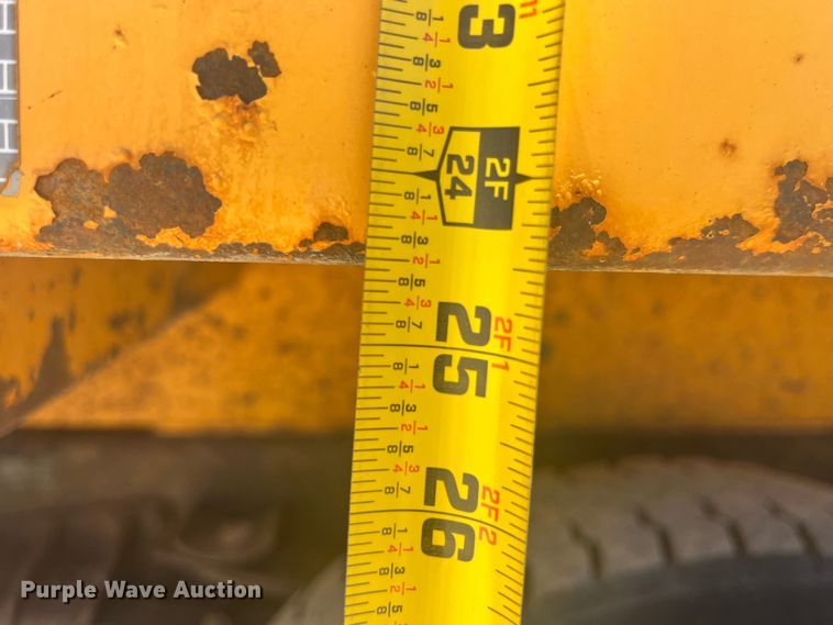 image for item EK8600 2006 International  7400 dump truck