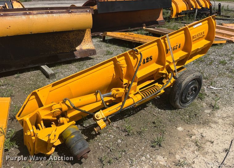 image for item EK8600 2006 International  7400 dump truck