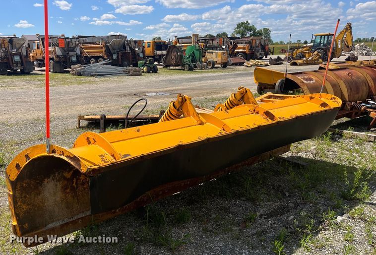 image for item EK8600 2006 International  7400 dump truck