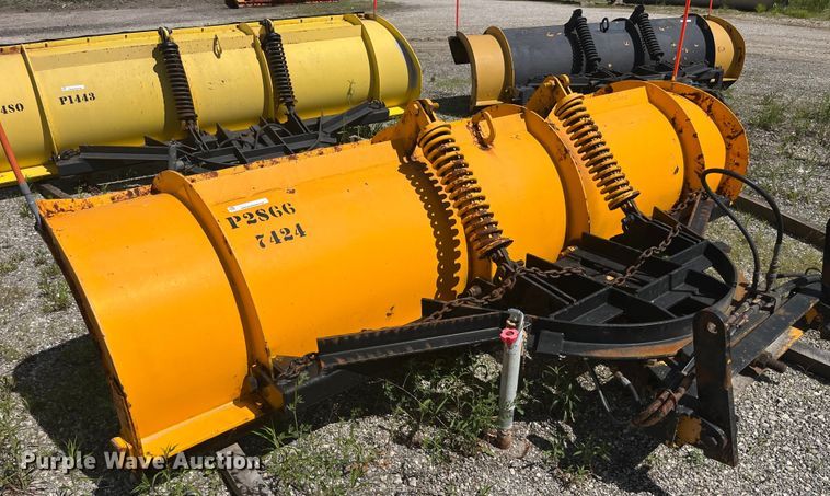 image for item EK8600 2006 International  7400 dump truck