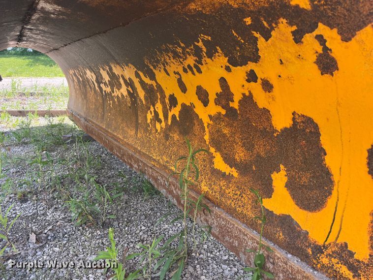 image for item EK8600 2006 International  7400 dump truck