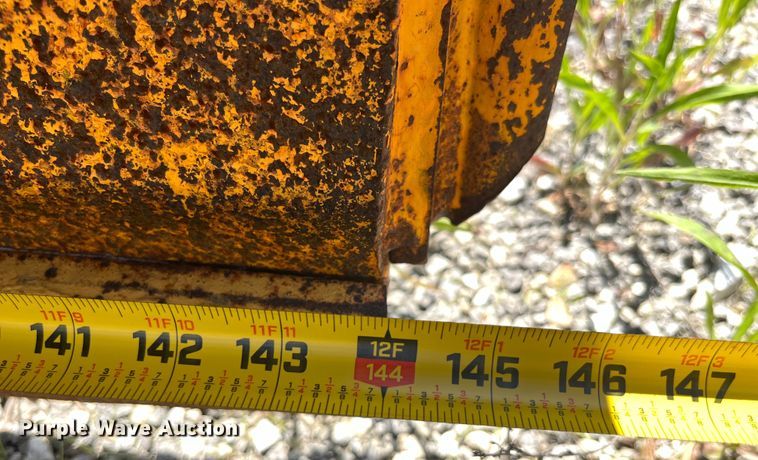 image for item EK8600 2006 International  7400 dump truck