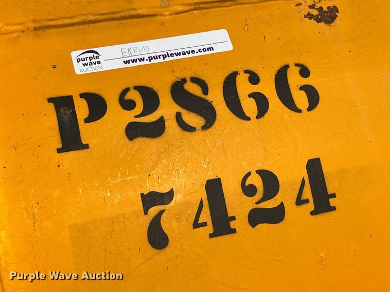 image for item EK8600 2006 International  7400 dump truck