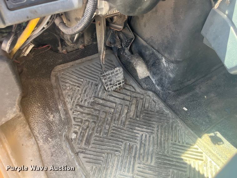 image for item EK8600 2006 International  7400 dump truck