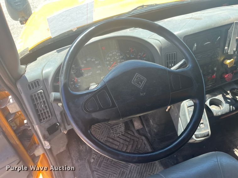 image for item EK8600 2006 International  7400 dump truck