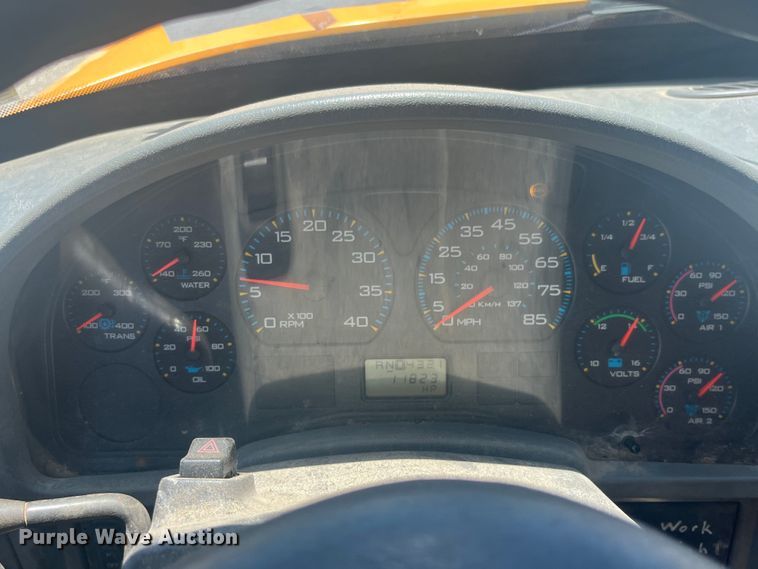 image for item EK8600 2006 International  7400 dump truck