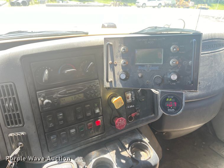 image for item EK8600 2006 International  7400 dump truck