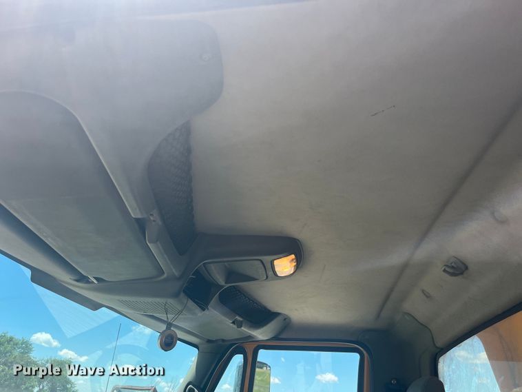 image for item EK8600 2006 International  7400 dump truck