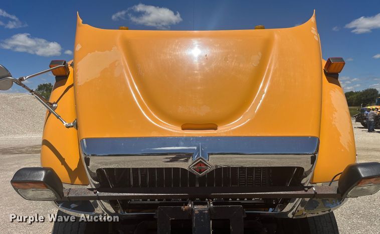 image for item EK8600 2006 International  7400 dump truck