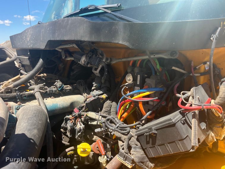 image for item EK8600 2006 International  7400 dump truck