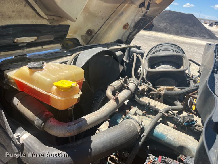 image for item EK8600 2006 International  7400 dump truck