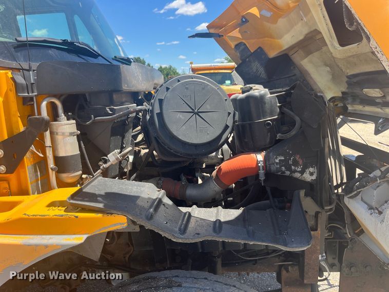 image for item EK8600 2006 International  7400 dump truck