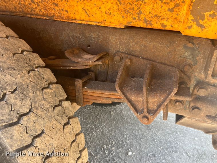 image for item EK8600 2006 International  7400 dump truck