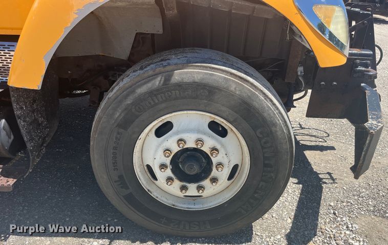 image for item EK8600 2006 International  7400 dump truck