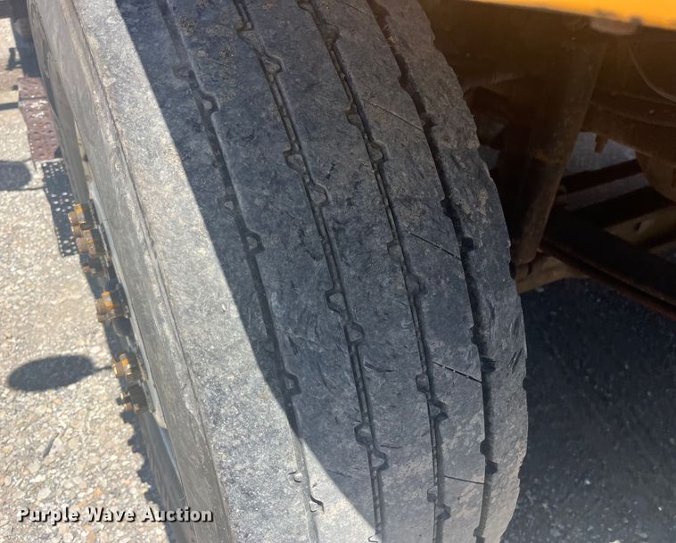 image for item EK8600 2006 International  7400 dump truck