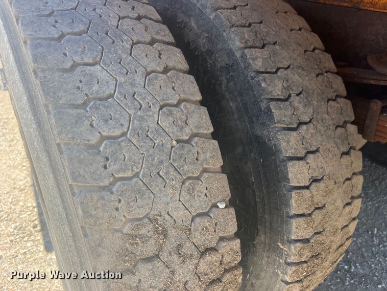 image for item EK8600 2006 International  7400 dump truck