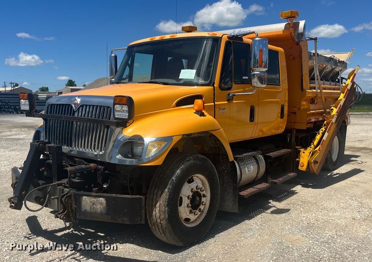 image for item EK8601 2006 International  7400 dump truck