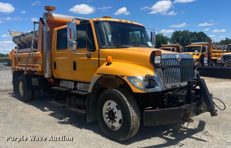 image for item EK8601 2006 International  7400 dump truck