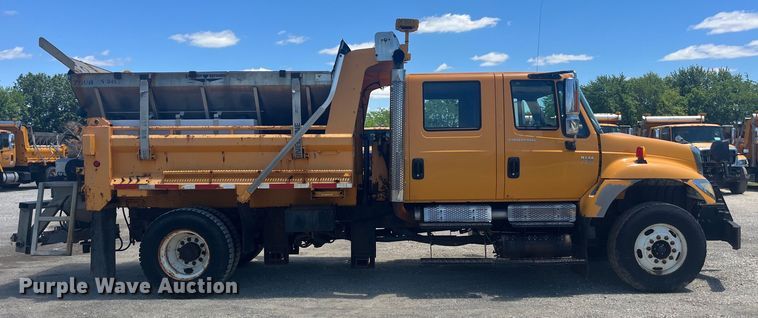 image for item EK8601 2006 International  7400 dump truck