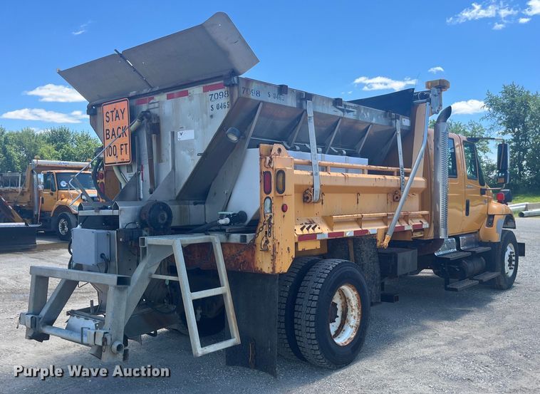 image for item EK8601 2006 International  7400 dump truck