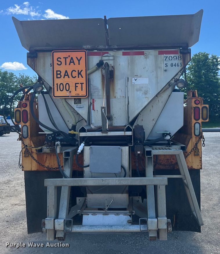 image for item EK8601 2006 International  7400 dump truck