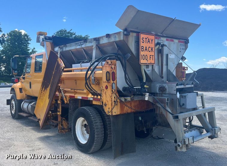 image for item EK8601 2006 International  7400 dump truck