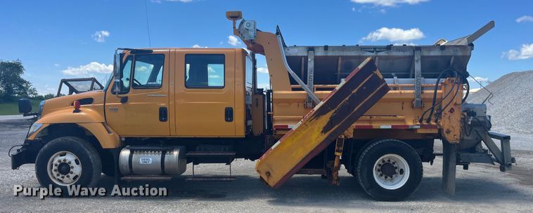 image for item EK8601 2006 International  7400 dump truck