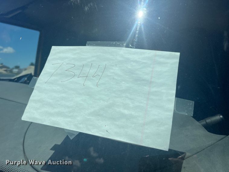 image for item EK8601 2006 International  7400 dump truck