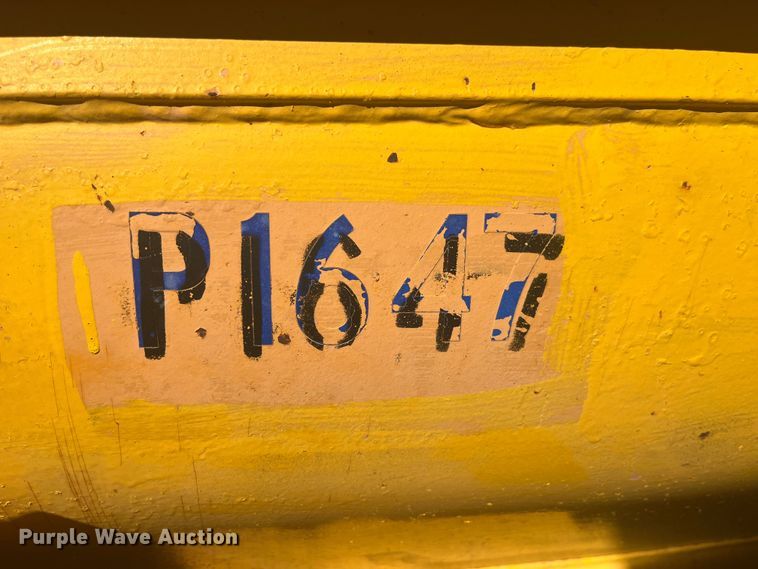 image for item EK8601 2006 International  7400 dump truck