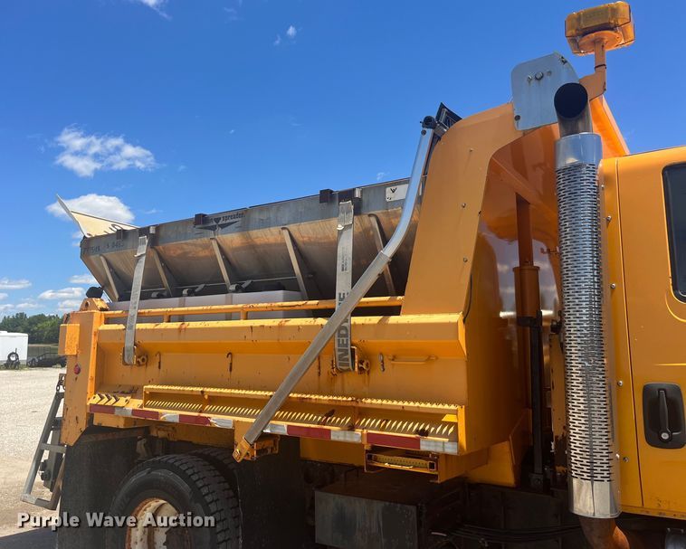 image for item EK8601 2006 International  7400 dump truck