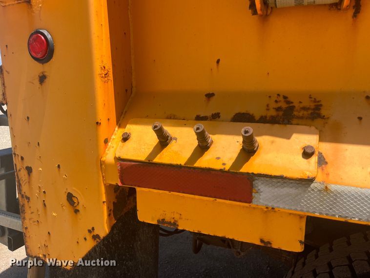 image for item EK8601 2006 International  7400 dump truck