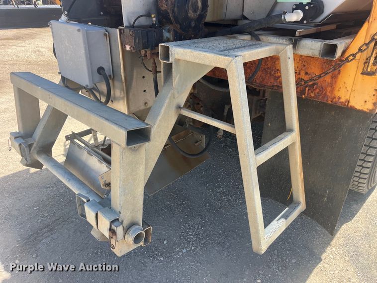 image for item EK8601 2006 International  7400 dump truck