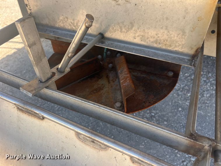 image for item EK8601 2006 International  7400 dump truck