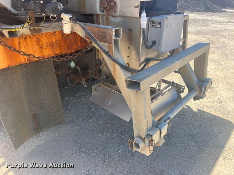 image for item EK8601 2006 International  7400 dump truck