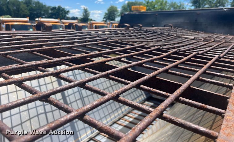 image for item EK8601 2006 International  7400 dump truck