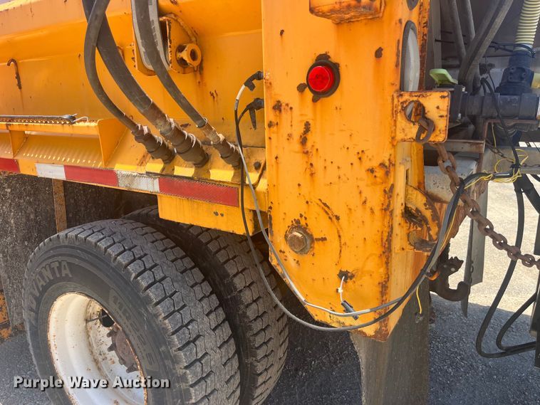 image for item EK8601 2006 International  7400 dump truck