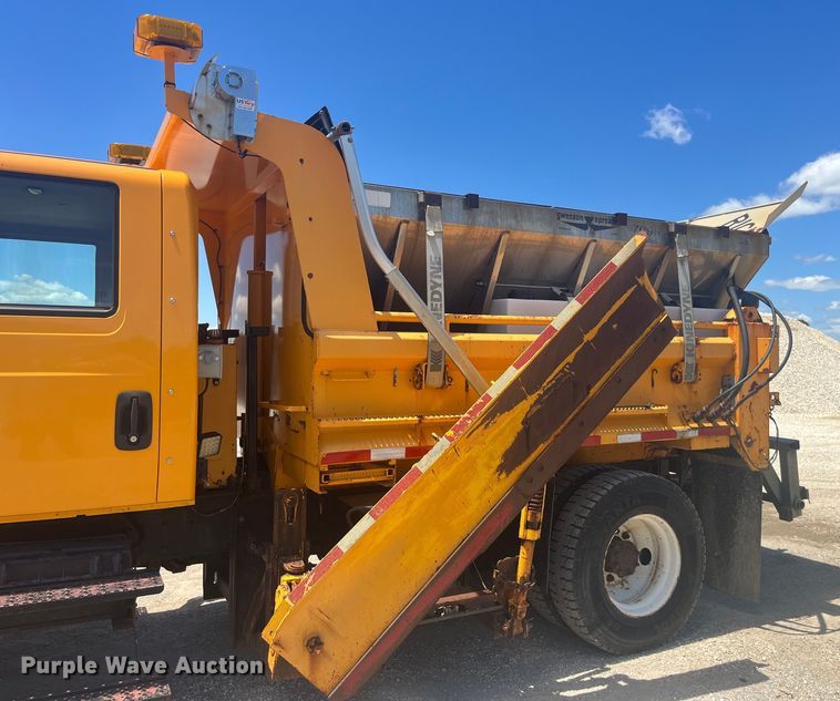 image for item EK8601 2006 International  7400 dump truck