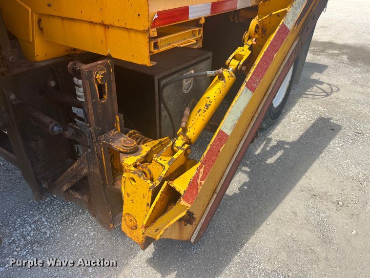 image for item EK8601 2006 International  7400 dump truck