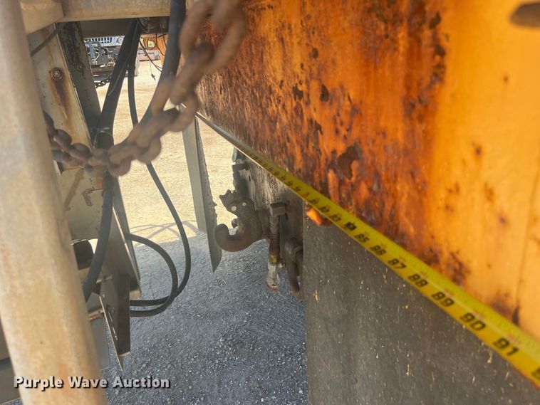 image for item EK8601 2006 International  7400 dump truck