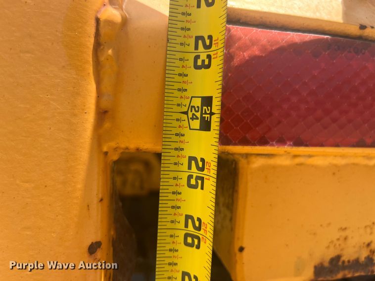 image for item EK8601 2006 International  7400 dump truck