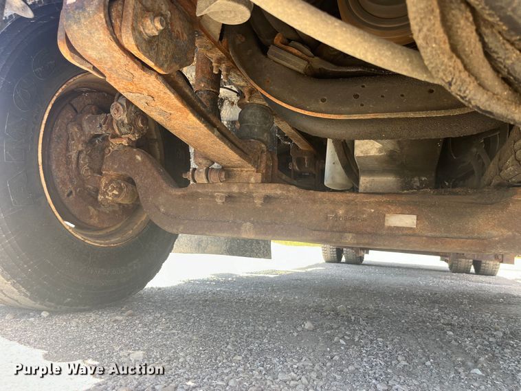 image for item EK8601 2006 International  7400 dump truck