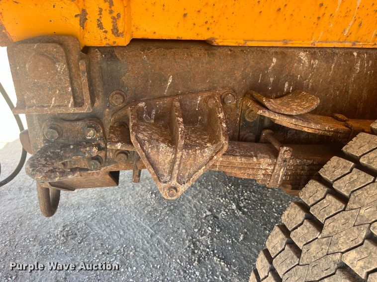 image for item EK8601 2006 International  7400 dump truck