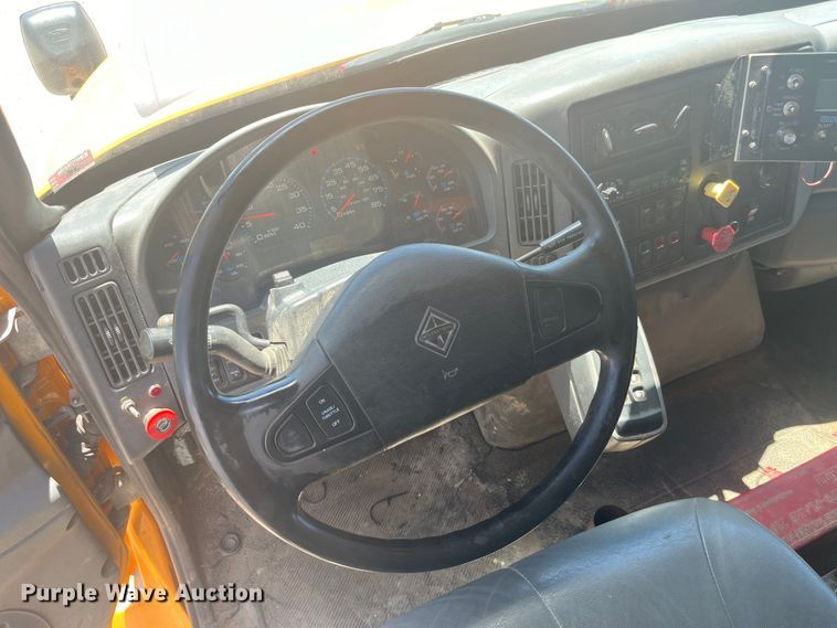 image for item EK8601 2006 International  7400 dump truck